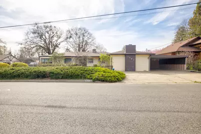 1502 NW Lawnridge Avenue, Grants Pass, OR 97526 - Photo 7