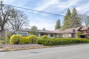 1502 NW Lawnridge Ave, Grants Pass, OR 97526 - Photo 5