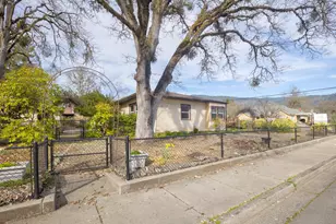 1502 NW Lawnridge Ave, Grants Pass, OR 97526 - Photo 31