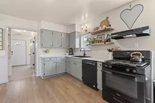 829 Hazel St, Central Point, OR 97502 - Photo 9