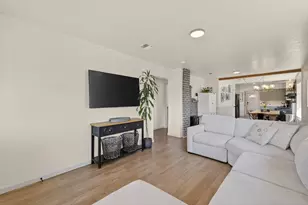 829 Hazel St, Central Point, OR 97502 - Photo 5