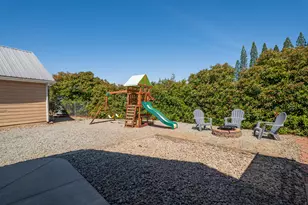 829 Hazel St, Central Point, OR 97502 - Photo 25