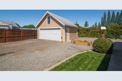 829 Hazel Street, Central Point, OR 97502 - Photo 31