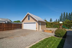 829 Hazel St, Central Point, OR 97502 - Photo 31