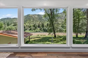 423 Fielder Ln, Grants Pass, OR 97526 - Photo 5