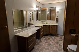 2252 Table Rock Rd, Medford, OR 97501 - Photo 9