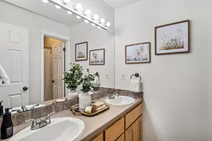 21380 Oakview Dr, Bend, OR 97701 - Photo 17