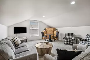 21380 Oakview Dr, Bend, OR 97701 - Photo 15