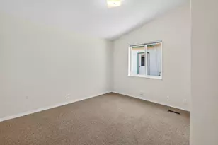 2273 NE Wintergreen Dr, Bend, OR 97701 - Photo 29