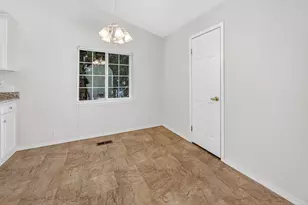 2273 NE Wintergreen Dr, Bend, OR 97701 - Photo 11