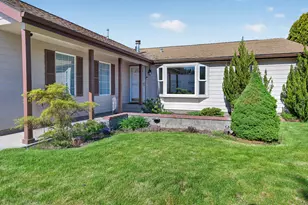 2273 NE Wintergreen Dr, Bend, OR 97701 - Photo 3