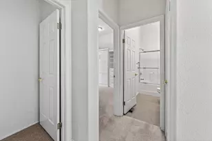 2273 NE Wintergreen Dr, Bend, OR 97701 - Photo 33