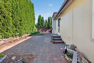 2273 NE Wintergreen Dr, Bend, OR 97701 - Photo 43