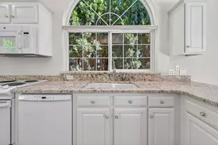 2273 NE Wintergreen Dr, Bend, OR 97701 - Photo 13