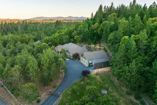 1321 Falcon Crest Ln, Merlin, OR 97532 - Photo 3