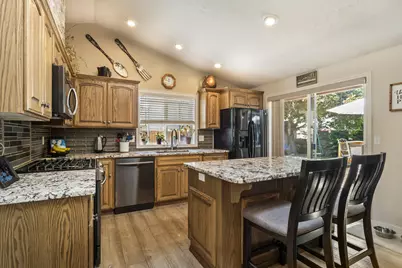 2020 NE Hall Circle, Bend, OR 97701 - Photo 9