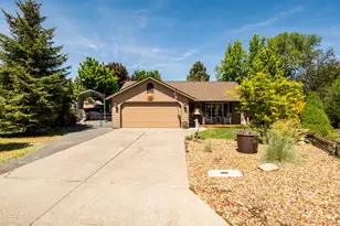2020 NE Hall Circle, Bend, OR 97701 - Photo 3