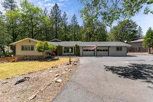 370 Horseshoe Dr, Grants Pass, OR 97526 - Photo 1