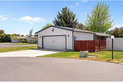 1815 NE 6th Street, Redmond, OR 97756 - Photo 5