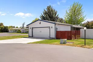 1815 NE 6th St, Redmond, OR 97756 - Photo 5