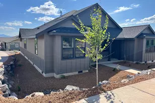1057 SE Clover Ln, Madras, OR 97741 - Photo 3