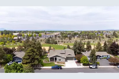 1725 SW Parkway Drive, Redmond, OR 97756 - Photo 53