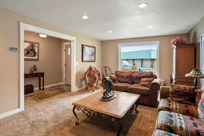 1725 SW Parkway Drive, Redmond, OR 97756 - Photo 11