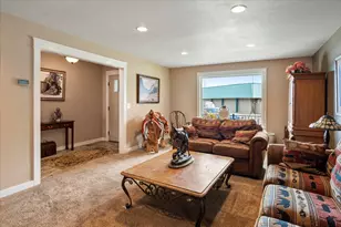 1725 SW Parkway Dr, Redmond, OR 97756 - Photo 11