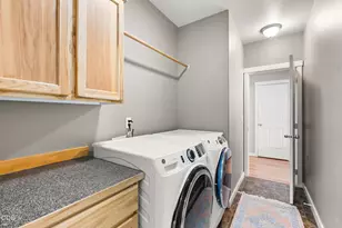 2958 NW 19th St, Redmond, OR 97756 - Photo 23