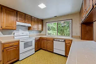 200 Clydesdale Dr, Grants Pass, OR 97526 - Photo 9