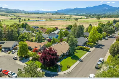 1361 La Loma Drive, Medford, OR 97504 - Photo 3