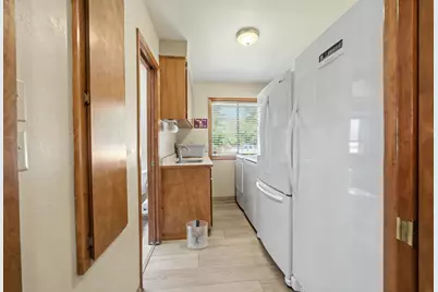 1361 La Loma Drive, Medford, OR 97504 - Photo 29