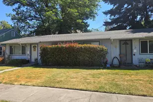 703 NW 2nd St, Grants Pass, OR 97526 - Photo 3