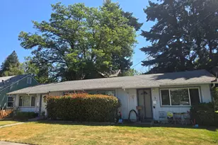 703 NW 2nd St, Grants Pass, OR 97526 - Photo 1