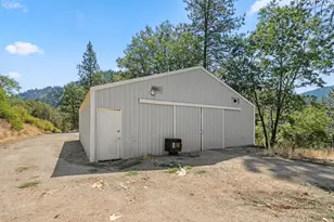 18505 E Evans Creek Rd, Rogue River, OR 97537 - Photo 5