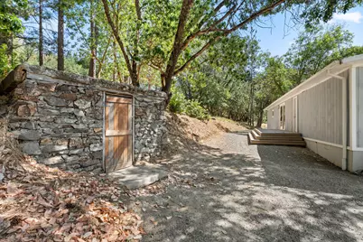 18505 E Evans Creek Road, Rogue River, OR 97537 - Photo 3