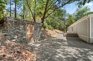 18505 E Evans Creek Rd, Rogue River, OR 97537 - Photo 3