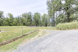 782 Covered Bridge Rd, Rogue River, OR 97537 - Photo 3