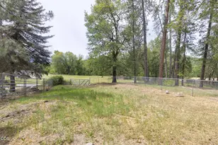 782 Covered Bridge Rd, Rogue River, OR 97537 - Photo 5