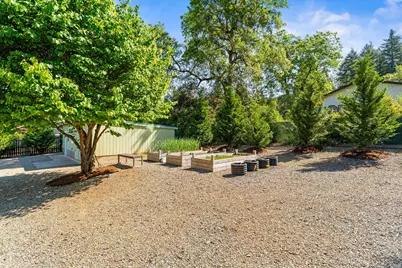 335 Summit Loop Loop, Grants Pass, OR 97527 - Photo 21