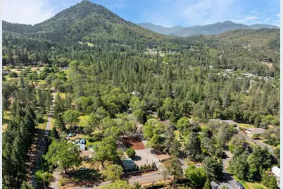 335 Summit Loop Loop, Grants Pass, OR 97527 - Photo 39