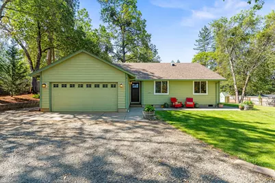 335 Summit Loop Loop, Grants Pass, OR 97527 - Photo 3