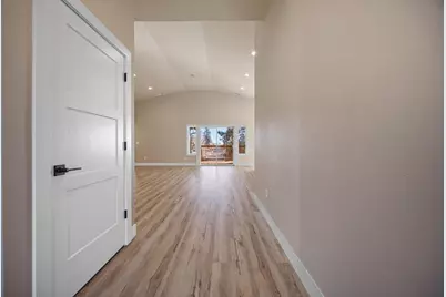 1175 Orange Blossom Drive #129, Klamath Falls, OR 97601 - Photo 3