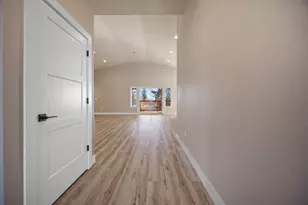 1175 Orange Blossom Dr, Klamath Falls, OR 97601 - Photo 3