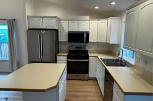 242 NW 25th St, Redmond, OR 97756 - Photo 7