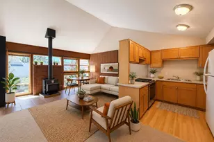 1952 NE Otelah Pl, Bend, OR 97701 - Photo 3