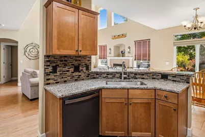 1339 SW Rimrock Way, Redmond, OR 97756 - Photo 7
