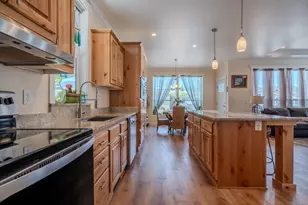 333 Mountain View Dr, Talent, OR 97540 - Photo 7