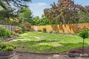 575 Carriage Ct, Jacksonville, OR 97530 - Photo 7