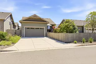 550 Windsong Way, Medford, OR 97504 - Photo 33